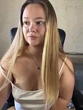 CaramelleSugar_ from StripChat is Freechat