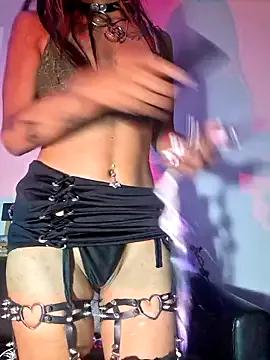 carolinerue from StripChat is Freechat