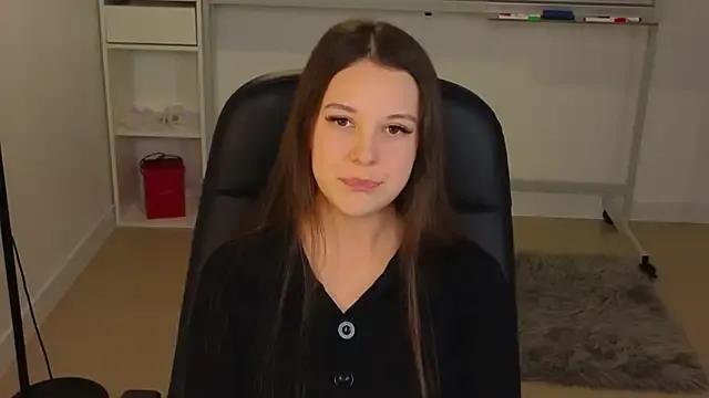 CarolineShaw from StripChat is Freechat