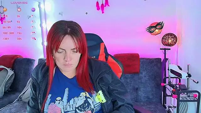 carolinhe_ from StripChat is Freechat