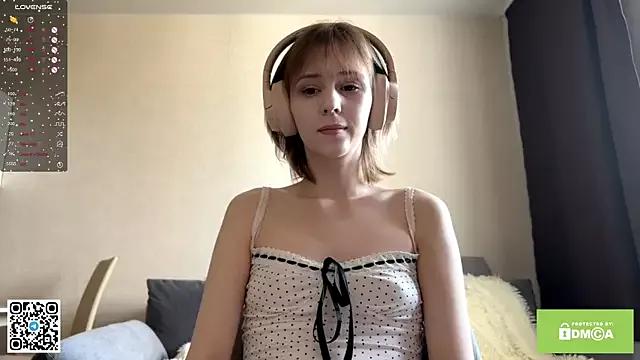 ChloeLewishh from StripChat is Freechat