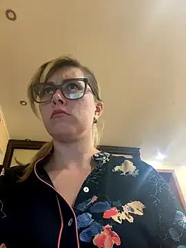 Crystal00Girl from StripChat is Freechat