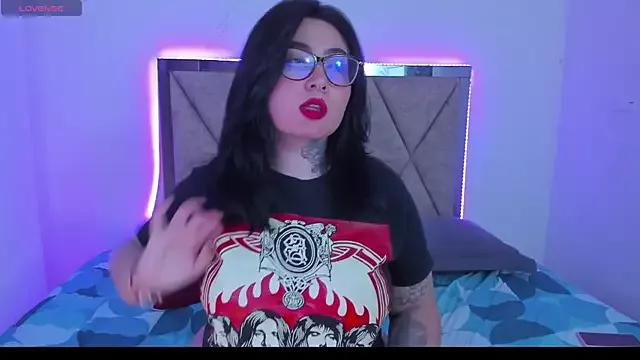 Curvybaddie99 from StripChat