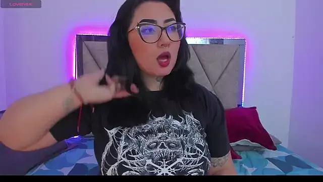 Curvybaddie99 from StripChat