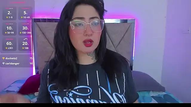 Curvybaddie99 from StripChat