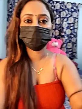 Cute-lusi from StripChat is Freechat