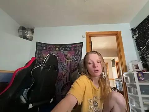 Daddyssllut from StripChat is Freechat