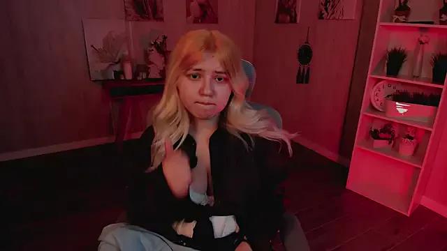 DiaAngell from StripChat