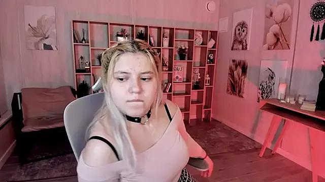 DiaAngell from StripChat