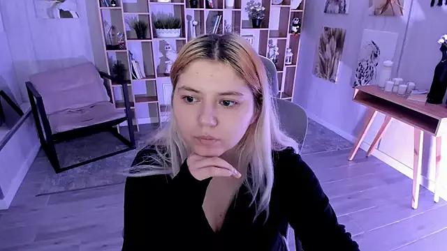 DiaAngell from StripChat