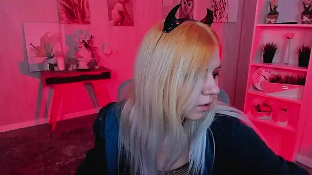 DiaAngell from StripChat