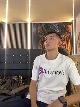 Dominic_Sweet from StripChat is Freechat