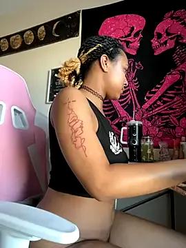 DreaLaLuna from StripChat is Freechat