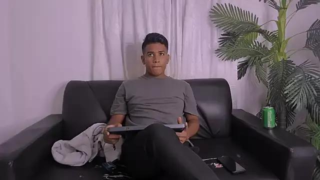 dylan_kisss from StripChat is Freechat