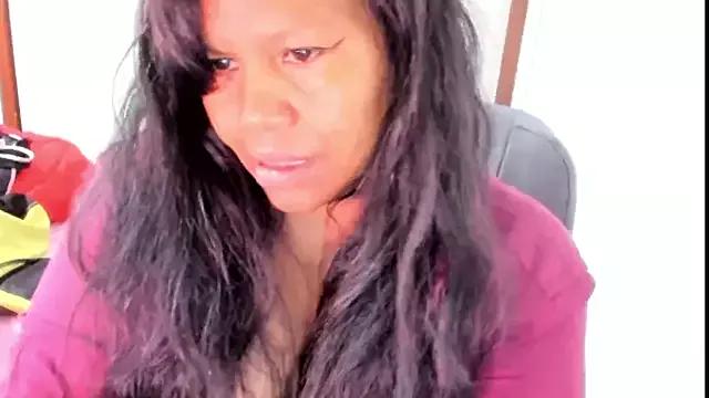 ebonylouissexyhot from StripChat is Freechat