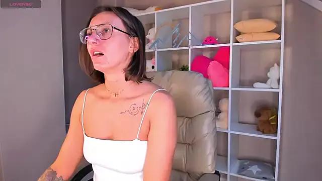 Elina_Gravess from StripChat is Freechat