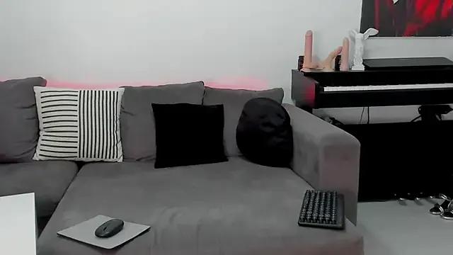EllaRayy from StripChat is Freechat