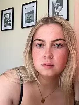 EllaSmithxox from StripChat is Freechat