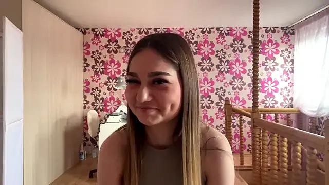 ellieluvureyes from StripChat is Freechat