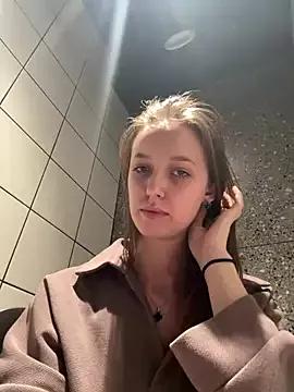 ElliRose from StripChat is Freechat