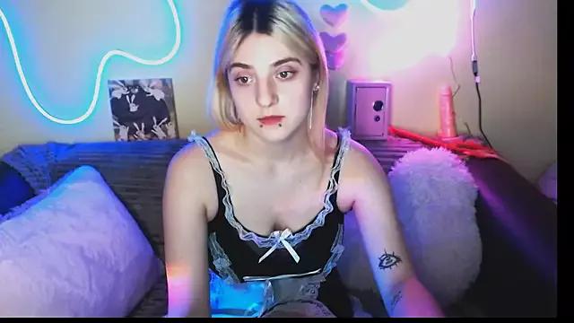 EmilyGold6565 from StripChat is Freechat