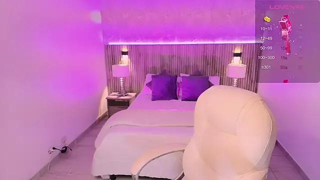 emilyy_kors from StripChat is Freechat