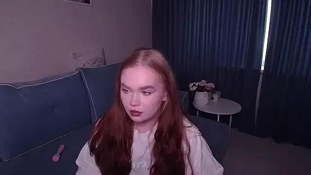 EmiRise from StripChat is Freechat