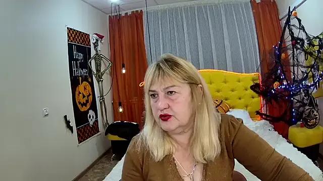 EmmaEllison from StripChat is Freechat