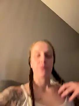 EmmieMaexox from StripChat is Freechat
