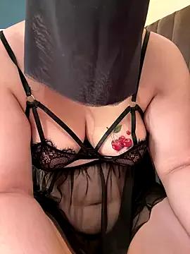 Emy-sexyy from StripChat is Freechat