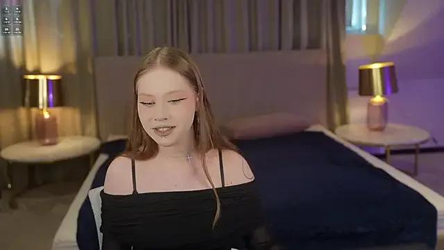 Esmie_Smile from StripChat