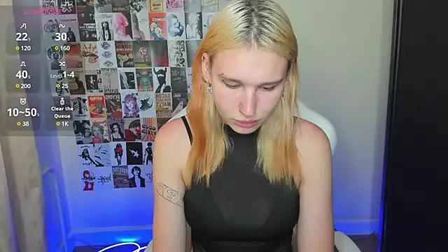 EvelinaLuu from StripChat is Freechat