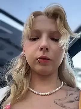EveLittleSinner from StripChat is Freechat