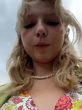 EveLittleSinner from StripChat is Freechat