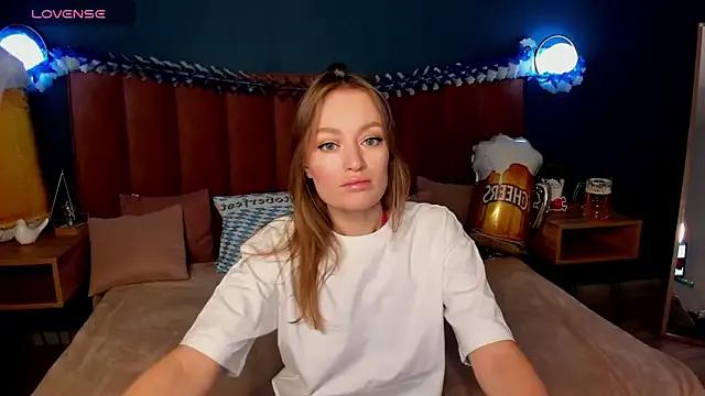 EvelynPoole from StripChat is Freechat