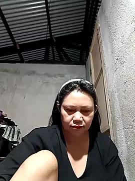 Everleigh_mom from StripChat