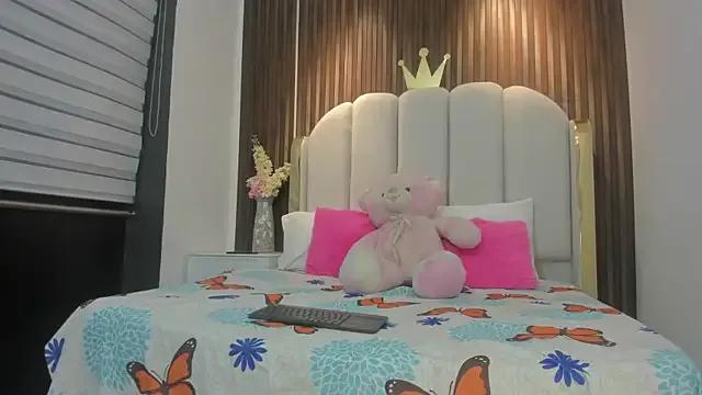 Evie_Moon_ from StripChat is Freechat
