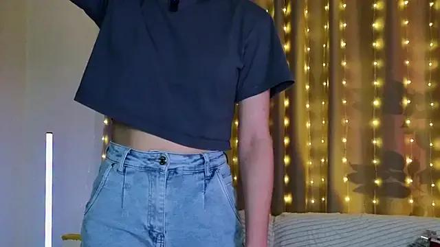 FabiolaCowing from StripChat is Freechat
