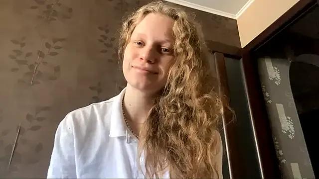 GlyndaCaver from StripChat is Freechat