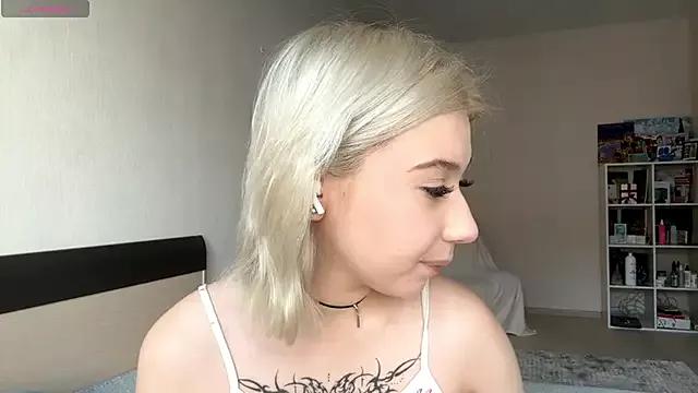 Golden_Vibe from StripChat is Freechat