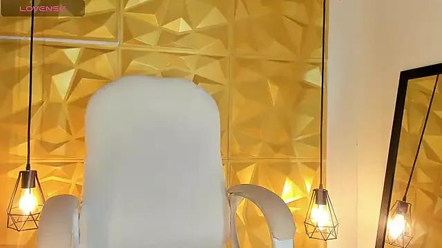 Hanna_Deluxe from StripChat is Freechat