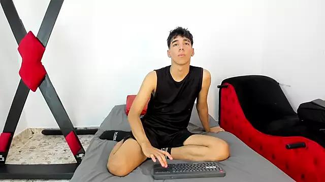 Harry_LatinBoy from StripChat is Freechat