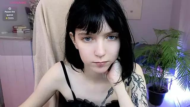 HazelTompson from StripChat is Freechat