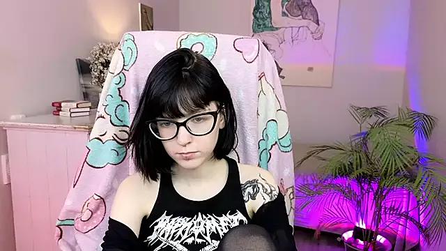 HazelTompson from StripChat is Freechat
