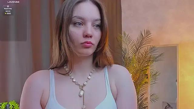 HenriettaEcton from StripChat is Freechat