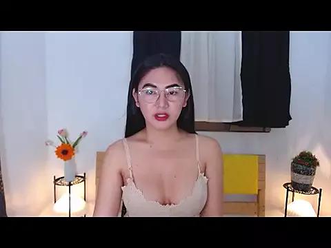 HermoSa_Christine from StripChat is Freechat