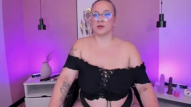 hollie_joliie from StripChat is Freechat