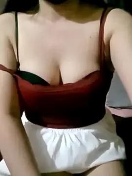 HoneyLy from StripChat is Freechat