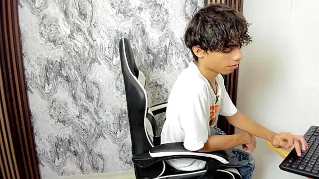 Honeymoon_sariel from StripChat is Freechat