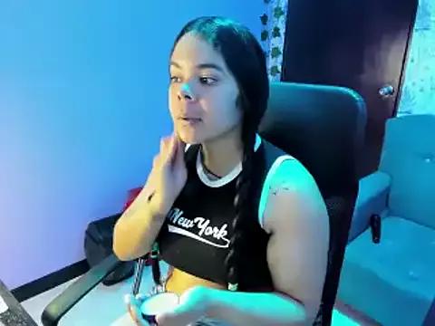Isabella_Brunetthe from StripChat is Freechat